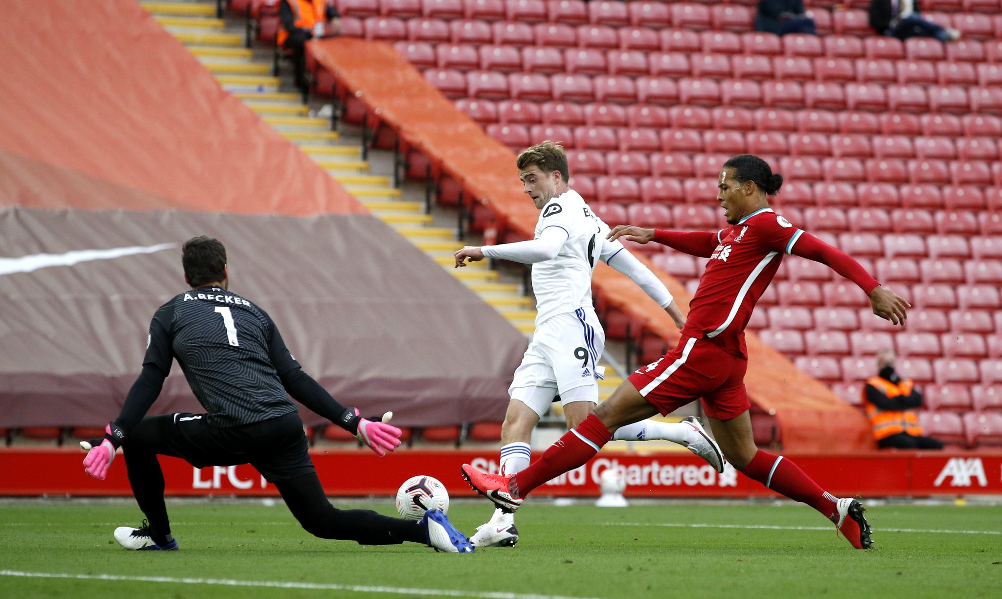 更是边后卫 更是边后卫